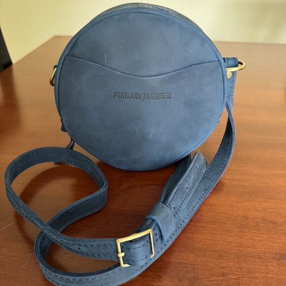 Portland Leather Circle Crossbody bag - Picture 4 of 6